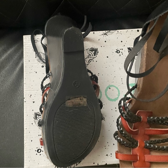 Coffee and black gladiator wedge sandal. - Picture 3 of 4